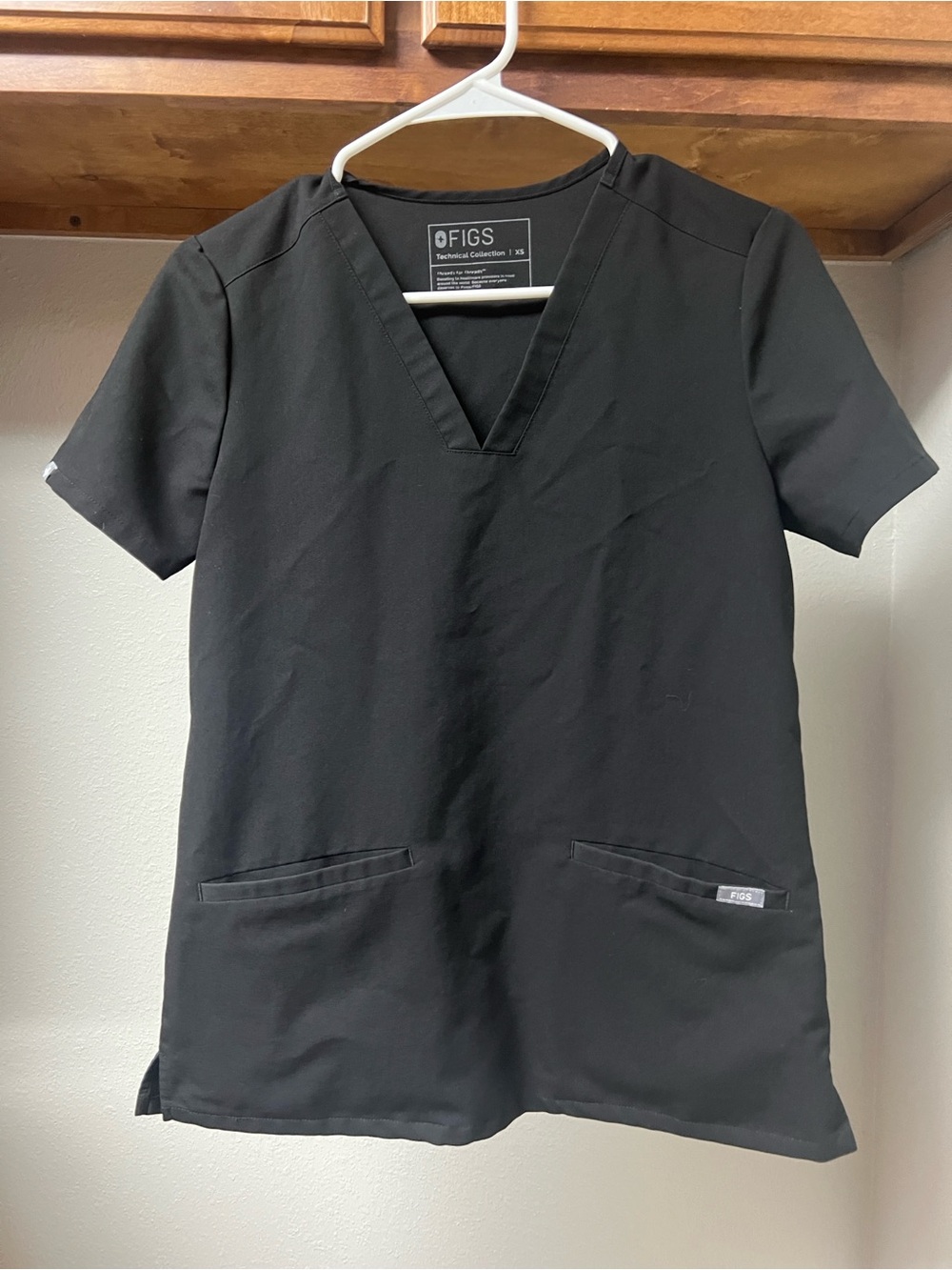 FIGS Black V-Neck Short Sleeve Scrub Top